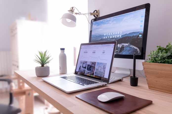 domenico-loia-hGV2TfOh0ns-unsplash Keep Your Desk Clean
